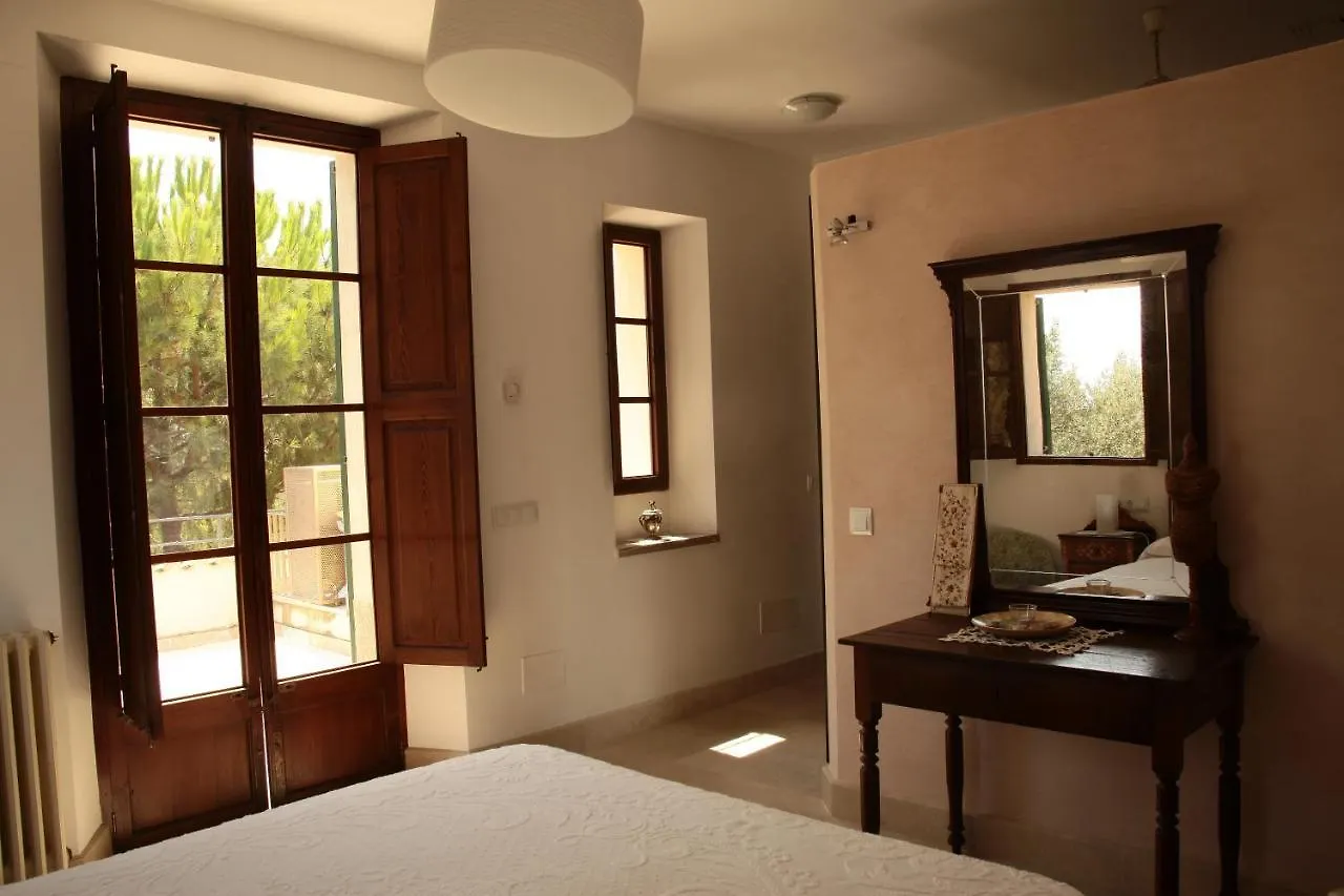 Son Jordi nou, beautiful villa near Alaro big swimming pool, BBQ mountain views 12people Consell