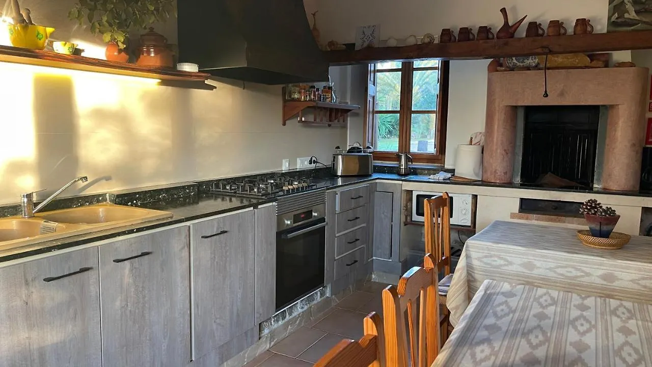 Son Jordi nou, beautiful villa near Alaro big swimming pool, BBQ mountain views 12people Consell Spagna