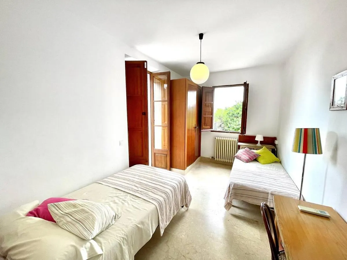 Son Jordi nou, beautiful villa near Alaro big swimming pool, BBQ mountain views 12people Consell