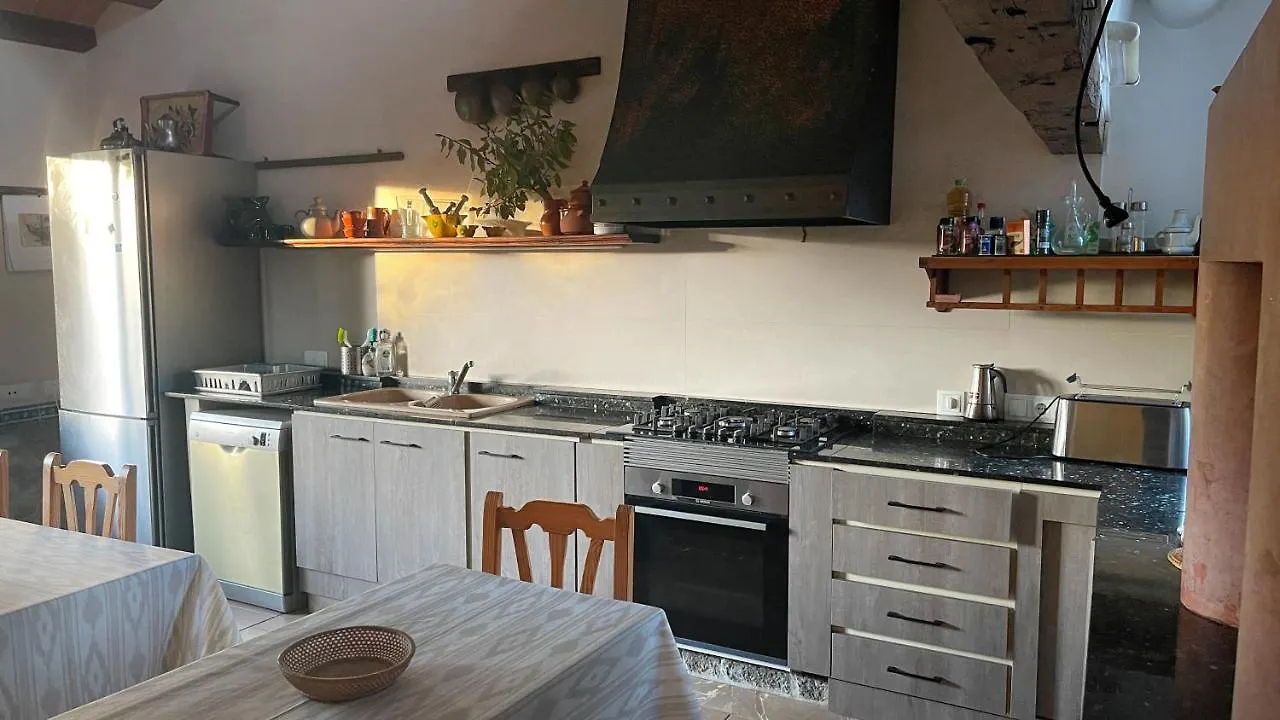 Son Jordi nou, beautiful villa near Alaro big swimming pool, BBQ mountain views 12people Consell 0*,  Spagna