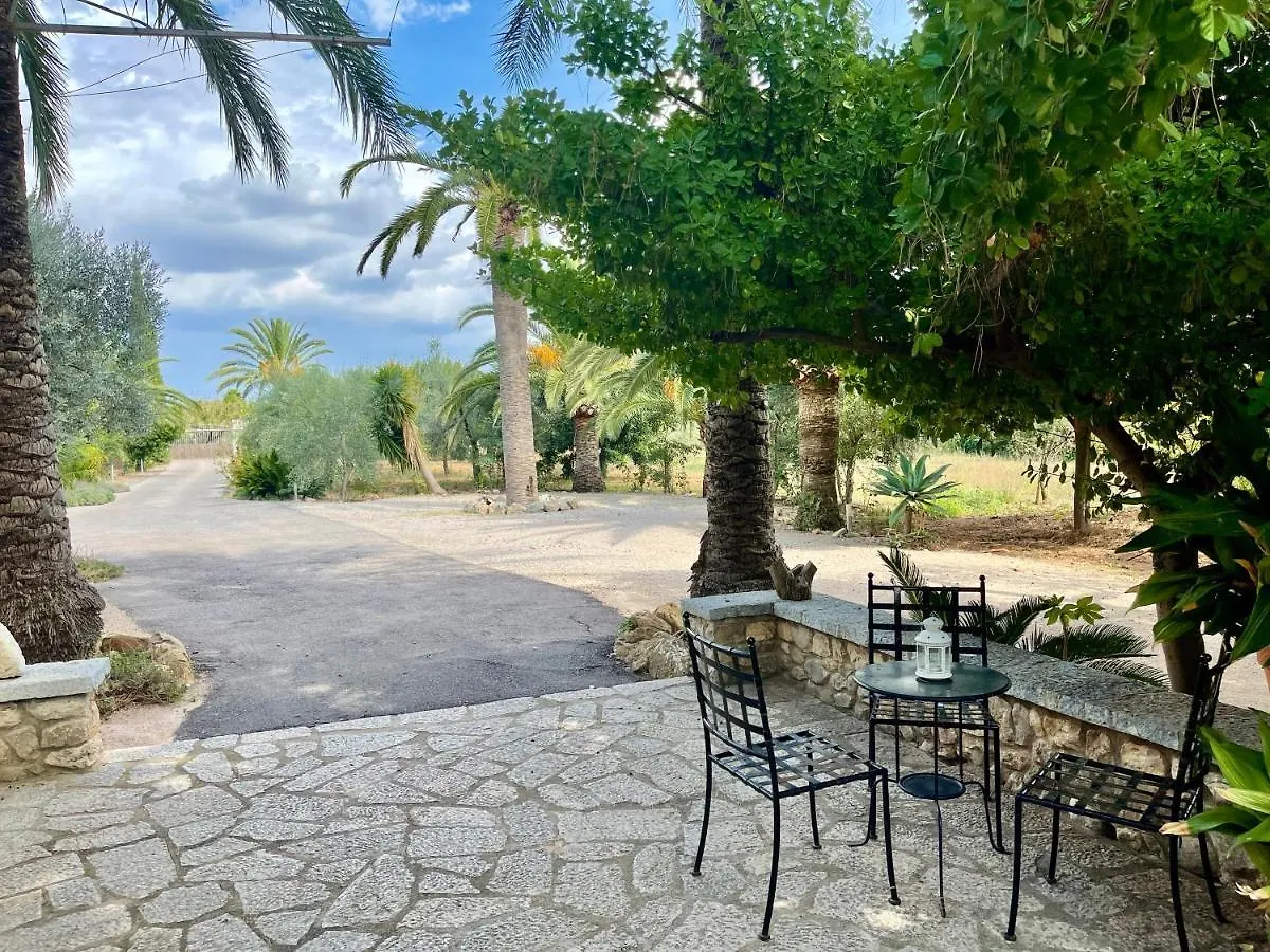 Son Jordi nou, beautiful villa near Alaro big swimming pool, BBQ mountain views 12people Consell Spagna
